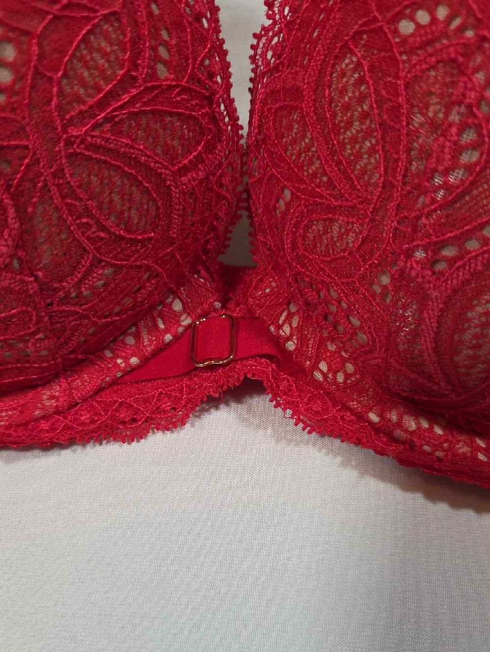 Victoria's Secret Red Lace Bombshell Plunge/Soutien-Gorge Plongeant bra Size 36B